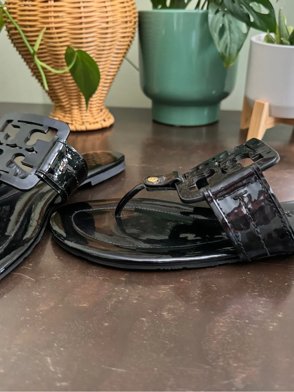 Unworn Tory Burch Black Patent Miller Thong Sandals with Gold Accent 9.5